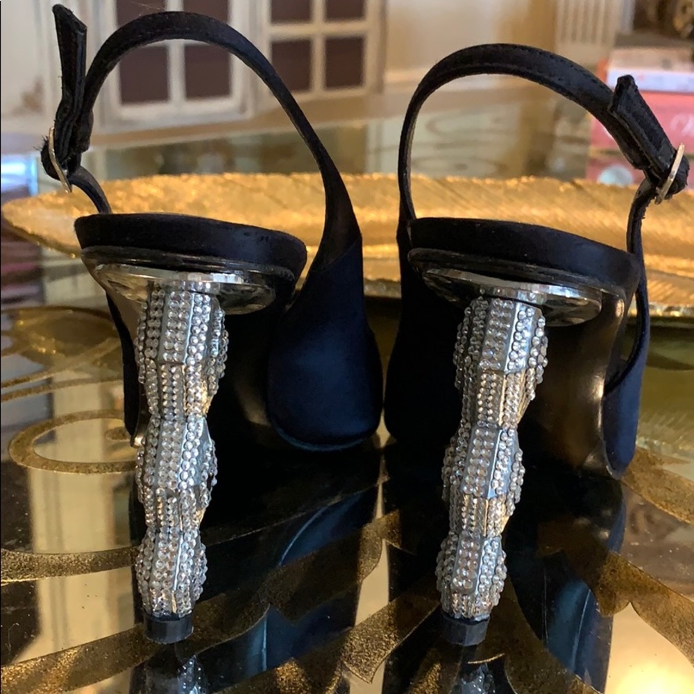 Stuart Weitzman - Picture 5 of 9